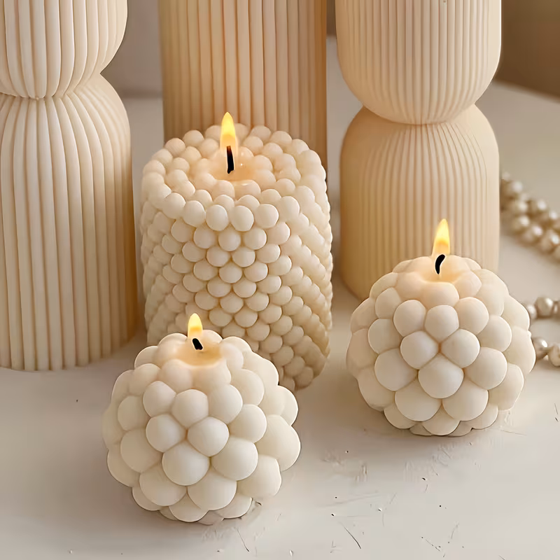 Longanima, warm pillar candles for long evenings.